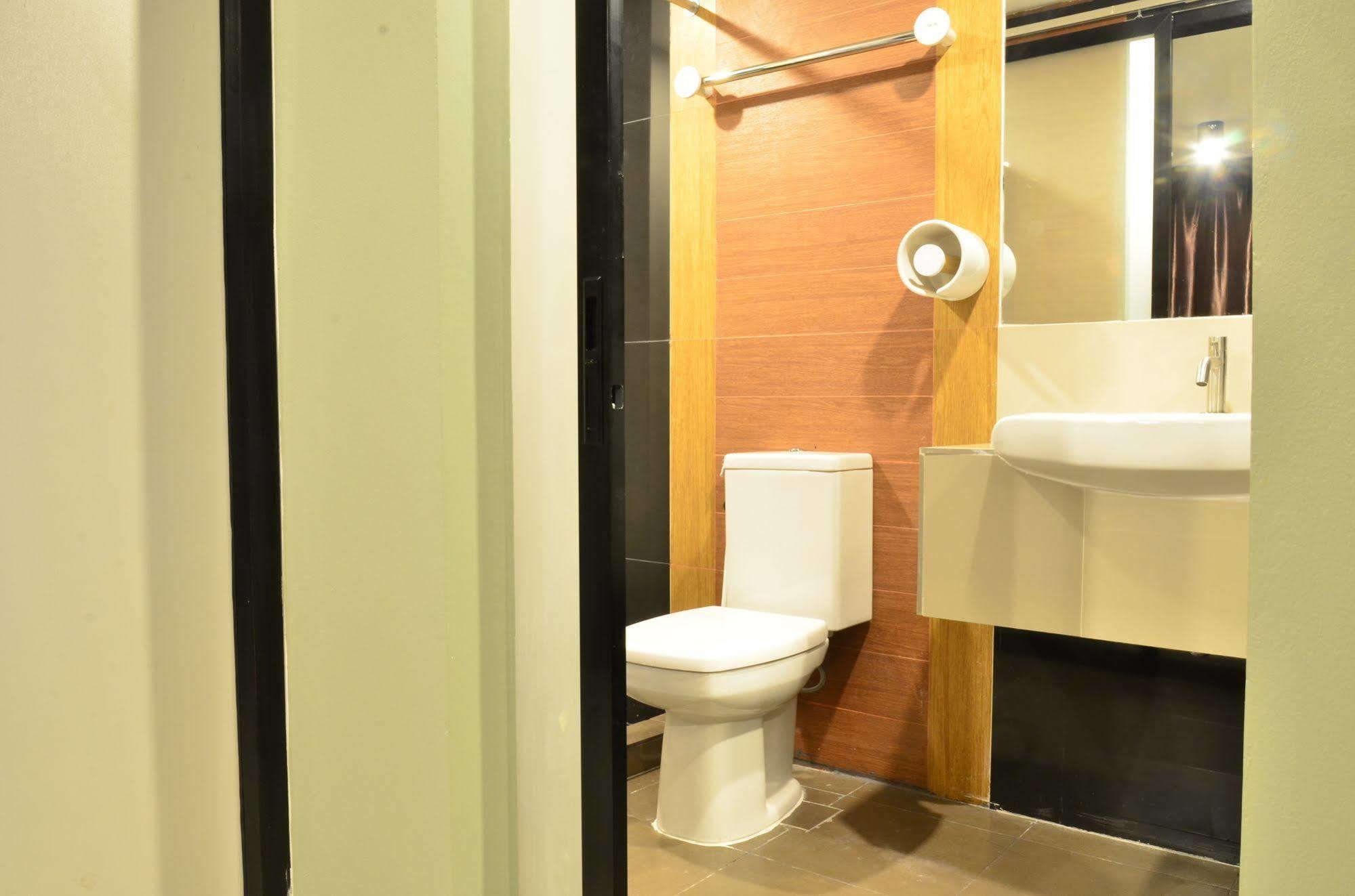 Grand Marina Residence Hotel Ban Laem Chabang Exterior foto